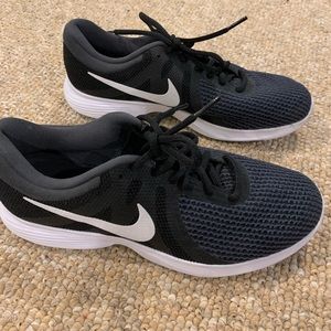 Men’s Nike sneakers black size 8